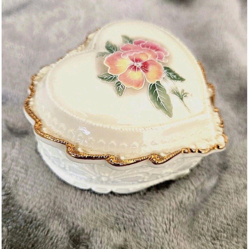 Heritage House Collectible Fine Porcelain Heart Love Music Box Trinket Works!